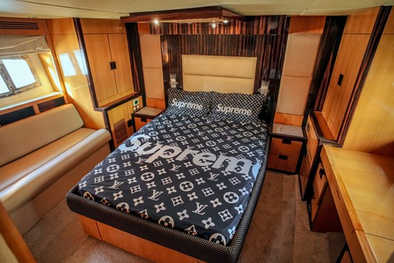 Majesty yacht | AED700/hour